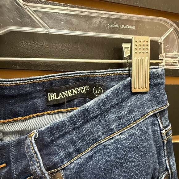 Blank NYC Women’s “Fancy That Flare” Fray Hem Jeans Dark Wash Stretch Size 27 - Picture 2 of 3